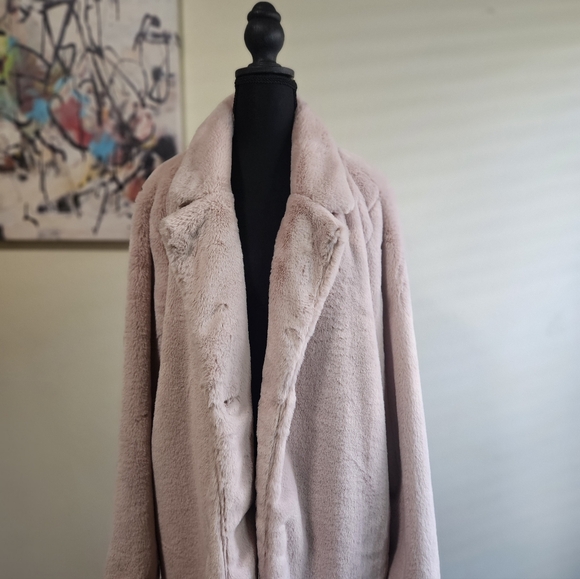 JustFab Jackets & Blazers - JustFab Blush Teddy Jacket
